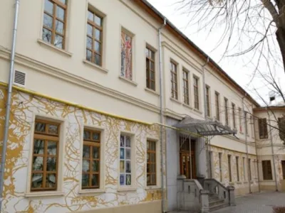 Ferestre si usi din lemn stratificat - Afumati / Ilfov