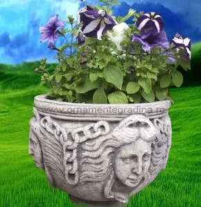 Piatra Neamt - Ornamente de gradina si decoratiuni arhitecturale