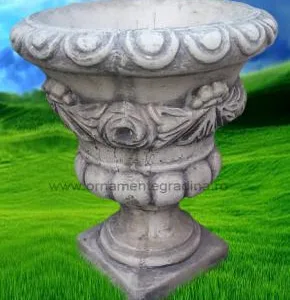 Piatra Neamt - Ornamente de gradina si decoratiuni arhitecturale