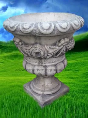 Piatra Neamt - Ornamente de gradina si decoratiuni arhitecturale