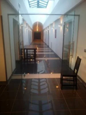 Pereti - usi - balustrade - placari si pardoseli din sticla - Jilava / Ilfov