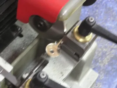 Reparatii Contacte Auto - multiplicari chei Bucuresti