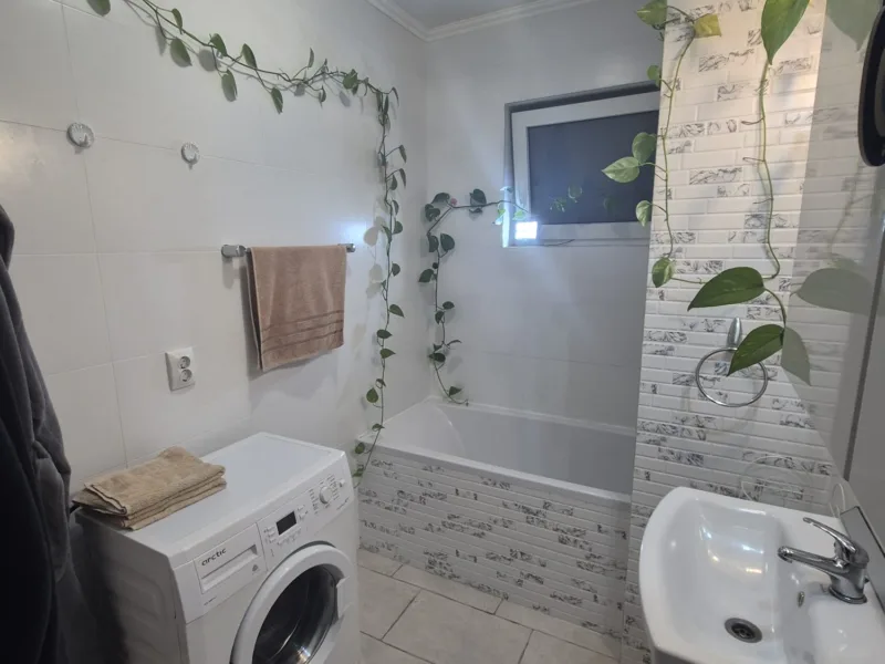 Proprietar Vand apartament 2 camere str. Lacului Floresti cu parcare