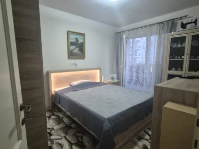 Proprietar Vand apartament 2 camere str. Lacului Floresti cu parcare