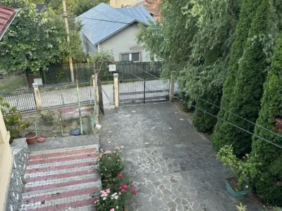 Casă spațioasă P+E 261 mp + 700mp teren – Băicoi central