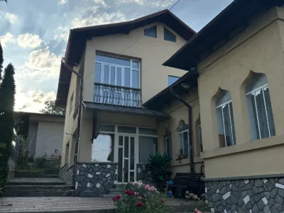 Casă spațioasă P+E 261 mp + 700mp teren – Băicoi central