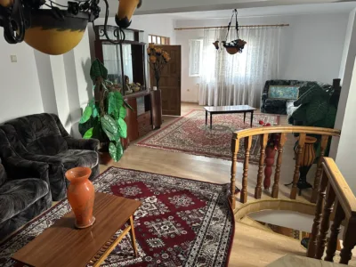 Casă spațioasă P+E 261 mp + 700mp teren – Băicoi central