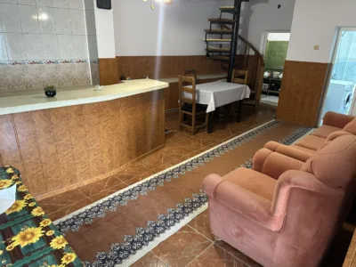 Casă spațioasă P+E 261 mp + 700mp teren – Băicoi central