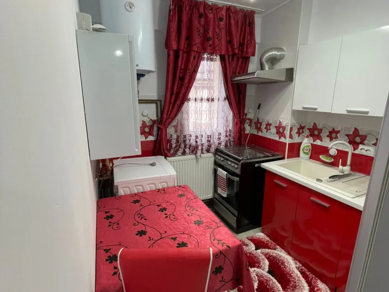 Vand apartament complet mobilat si utilat