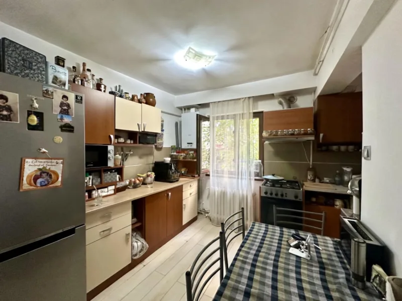 Vand Apartament 3 camere