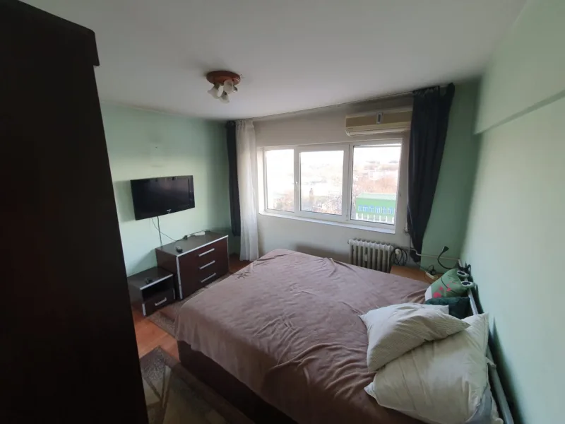 Apartament 4 camere, 2 bai, 2 balcoane + boxa inchiriata