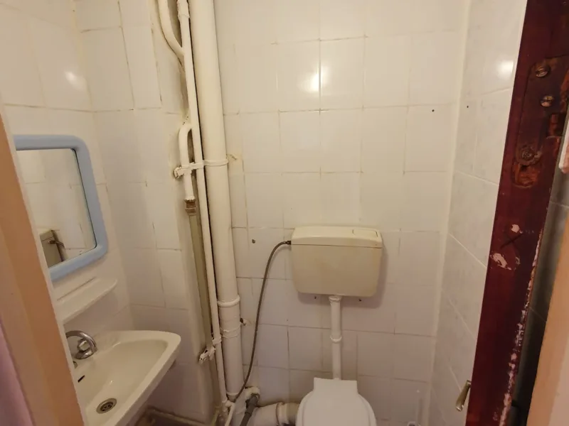 Apartament 4 camere, 2 bai, 2 balcoane + boxa inchiriata