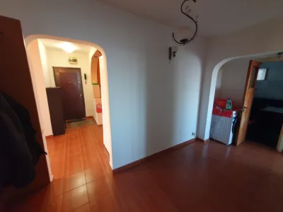 Apartament 4 camere, 2 bai, 2 balcoane + boxa inchiriata