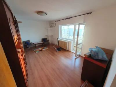 Apartament 4 camere, 2 bai, 2 balcoane + boxa inchiriata