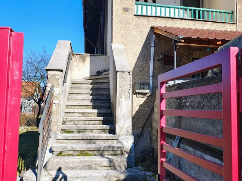 Casa cu curte Petrosani - oportunitate locuit sau investitie