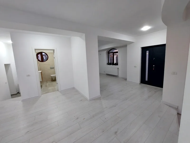 Vilă multifuncțională. Ideală pentru locuire și/sau business