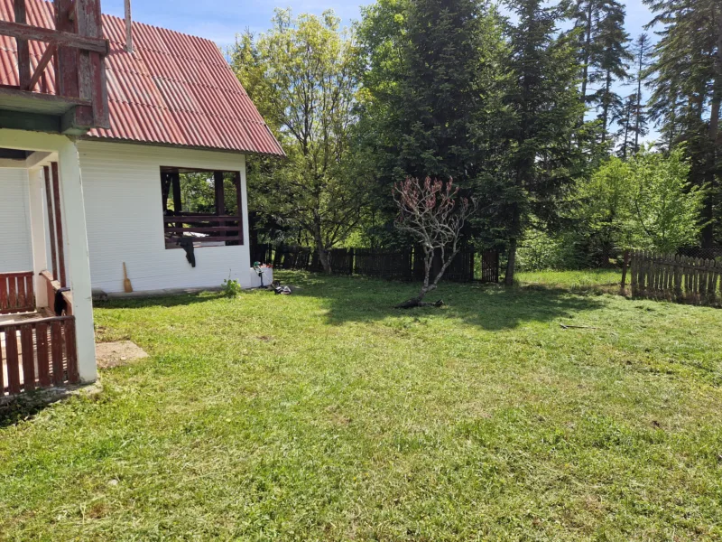 Teren și casă de vacanță Solca, jud. Suceava