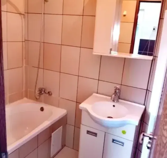 Direct proprietar, ofer spre închiriere apartament