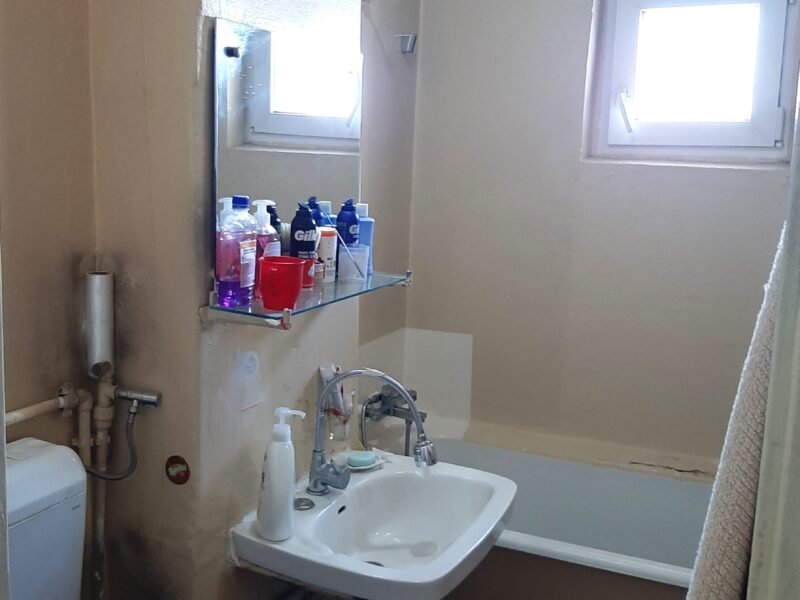 PROPRIETAR vând apartament 3 camere negociabil 0 comision