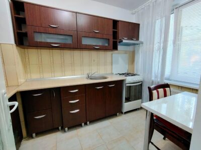 Apartament 2 camere,ultracentral ,etaj:3/4,zona Spicul