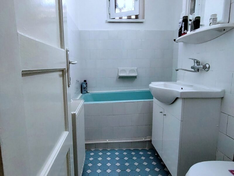 Apartament 2 camere,ultracentral ,etaj:3/4,zona Spicul