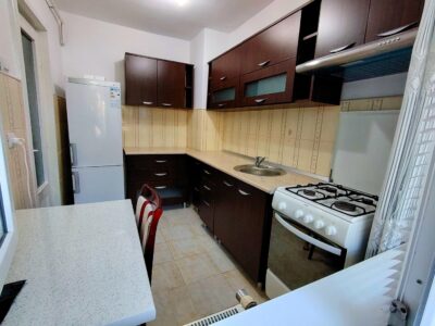 Apartament 2 camere,ultracentral ,etaj:3/4,zona Spicul