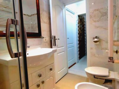 Apartament 3 camere decomandat,etaj:2/4 ,central, Hipodrom