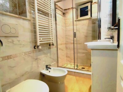 Apartament 3 camere decomandat,etaj:2/4 ,central, Hipodrom