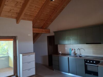 Inchiriere locuință( tip mansardă) la casă
