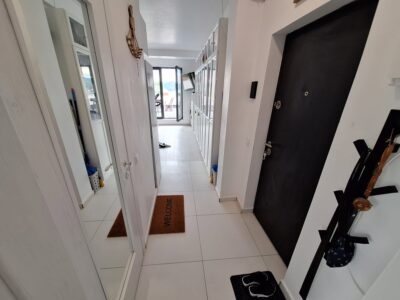 Apartament modern cu terasă generoasă și parcare inclusă