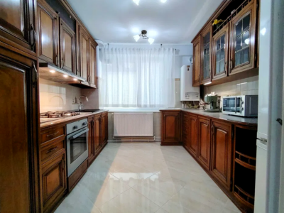 Apartament 3 camere decomandat,etaj:2/4 ,central, Hipodrom