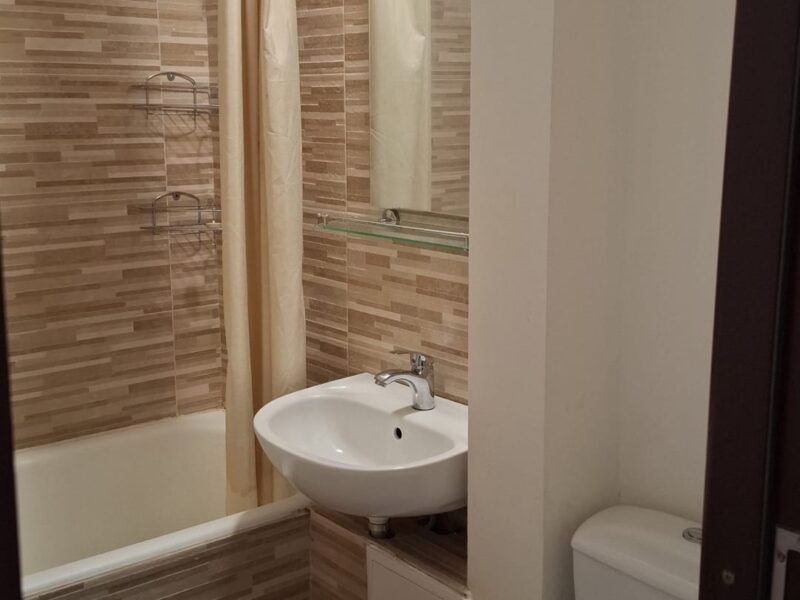 Apartament cu 2 camere, recent renovat